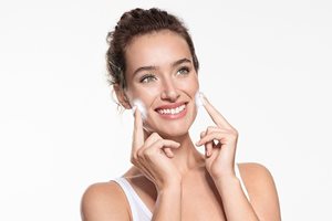 How to use gentle foaming cleanser