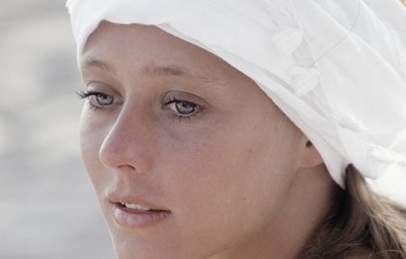 Ansiktet hos yngre kvinna